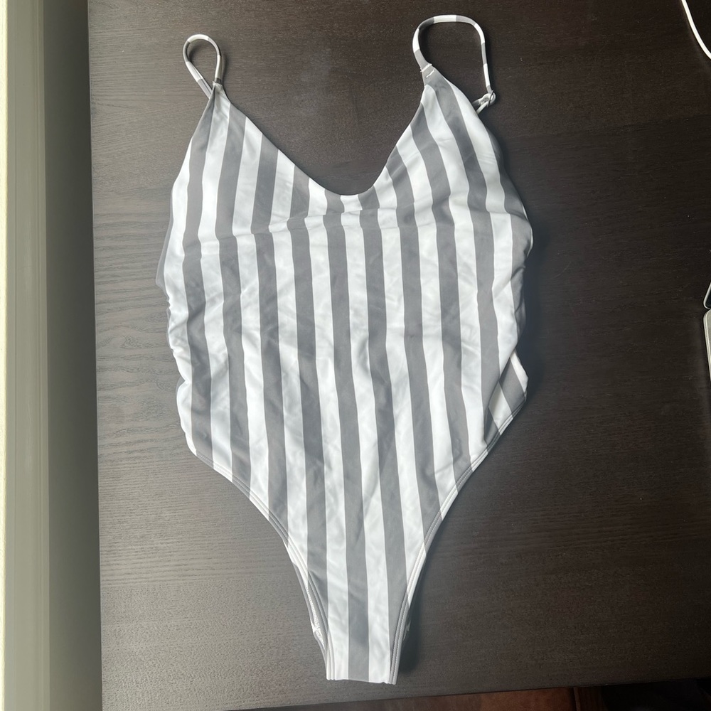 Aerie Women’s Swimsuit One-Piece Striped Cheeky Medium gray/white